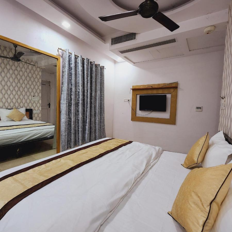 Hotel Royal Afghan New Delhi Exterior photo