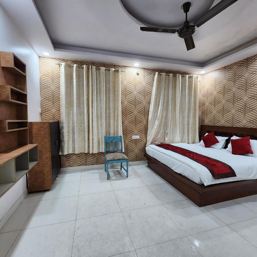 Hotel Royal Afghan New Delhi Exterior photo